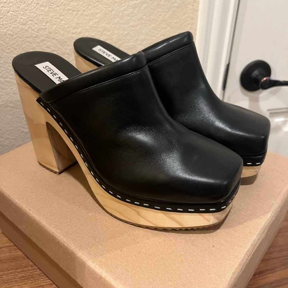 Steve Madden black wood/leather clogs